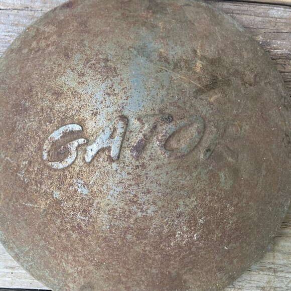 Vintage Gator Boat Trailer Hubcap 8-1/4" - Picture 3 of 5